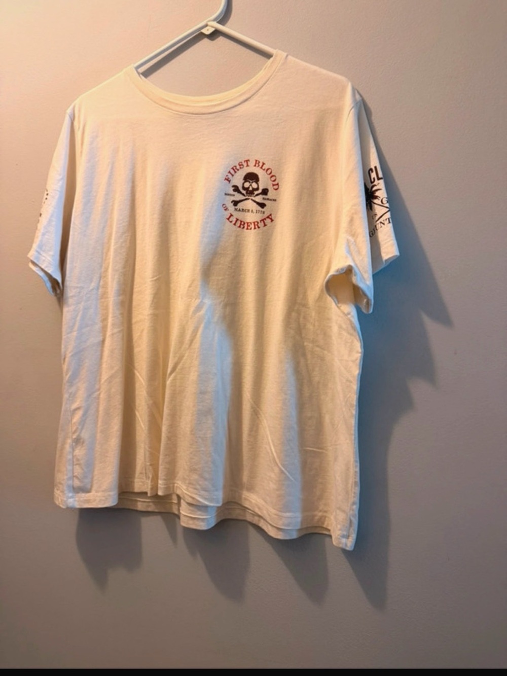 Grunt Style Cream Short Sleeve Tee with Red Chest Skull Print